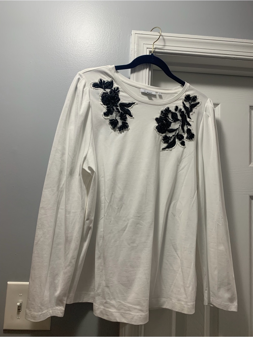Chicos size 3=XL White Long-Sleeve Top with Black Floral Appliqué